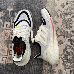 Brand New Adidas White and Black Ultraboost 22 Women’s Size 9
